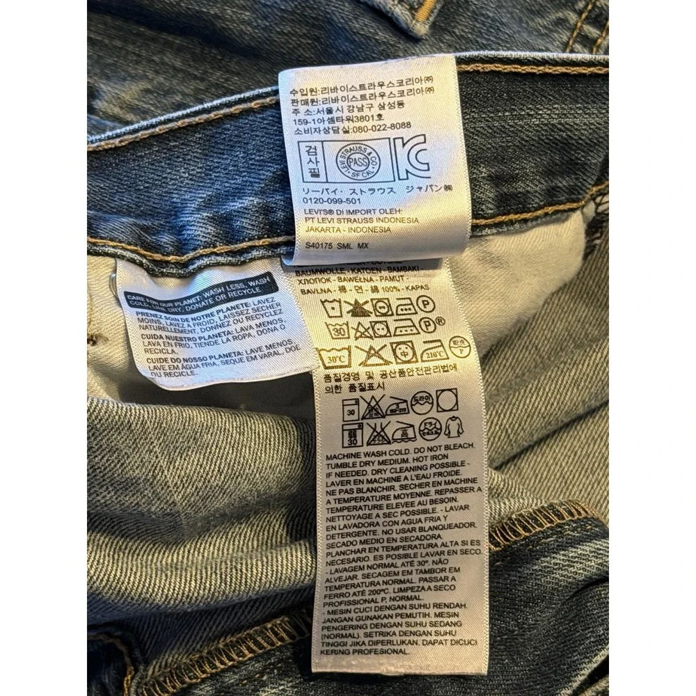 Men's Levi's 559 straight fit jeans‎ in a light wash, size W40 L32